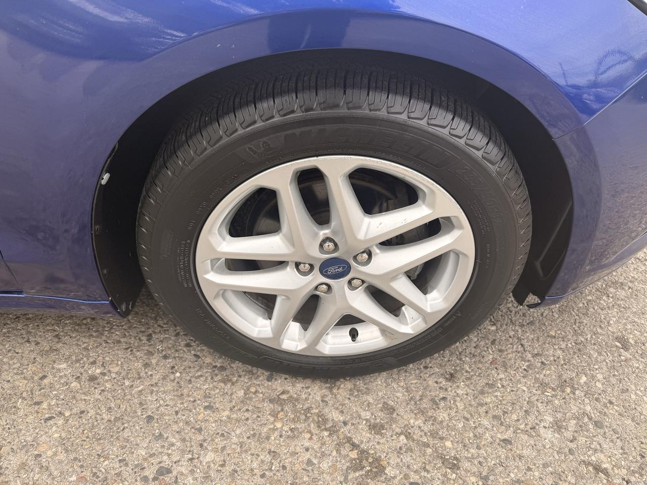2013 Ford Fusion SE | Leather | Backup Cam Photo