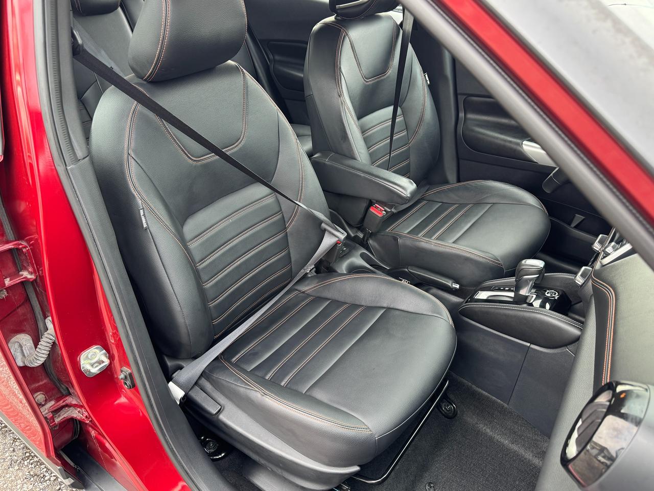2019 Nissan Kicks SR+ONE OWNER+CLEAN CARFAX+LEATHER+360 Camera Photo