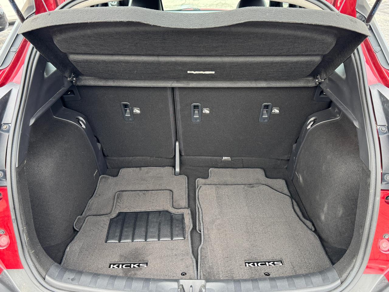 2019 Nissan Kicks SR+ONE OWNER+CLEAN CARFAX+LEATHER+360 Camera Photo