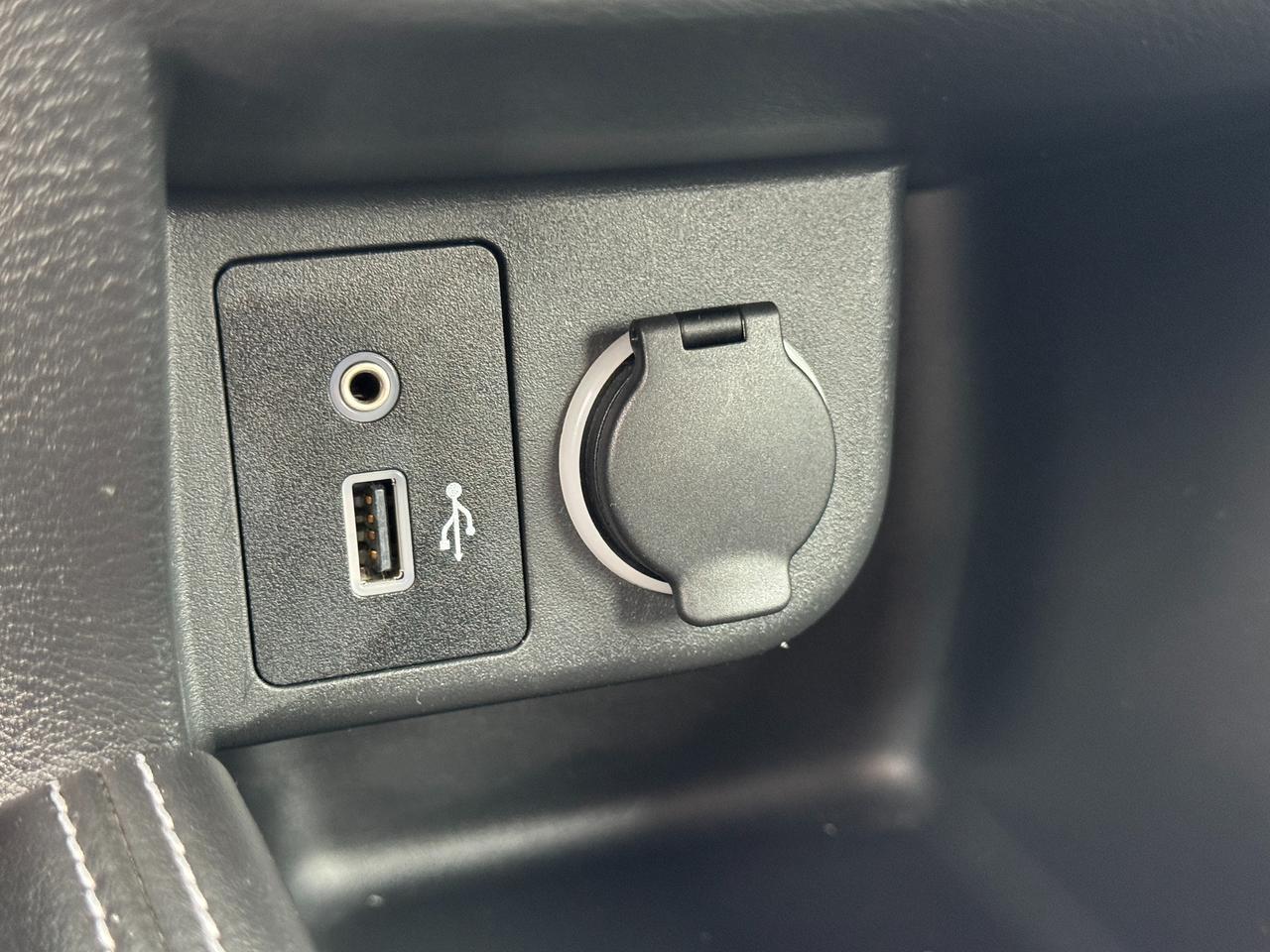 2019 Nissan Kicks SR+ONE OWNER+CLEAN CARFAX+LEATHER+360 Camera Photo