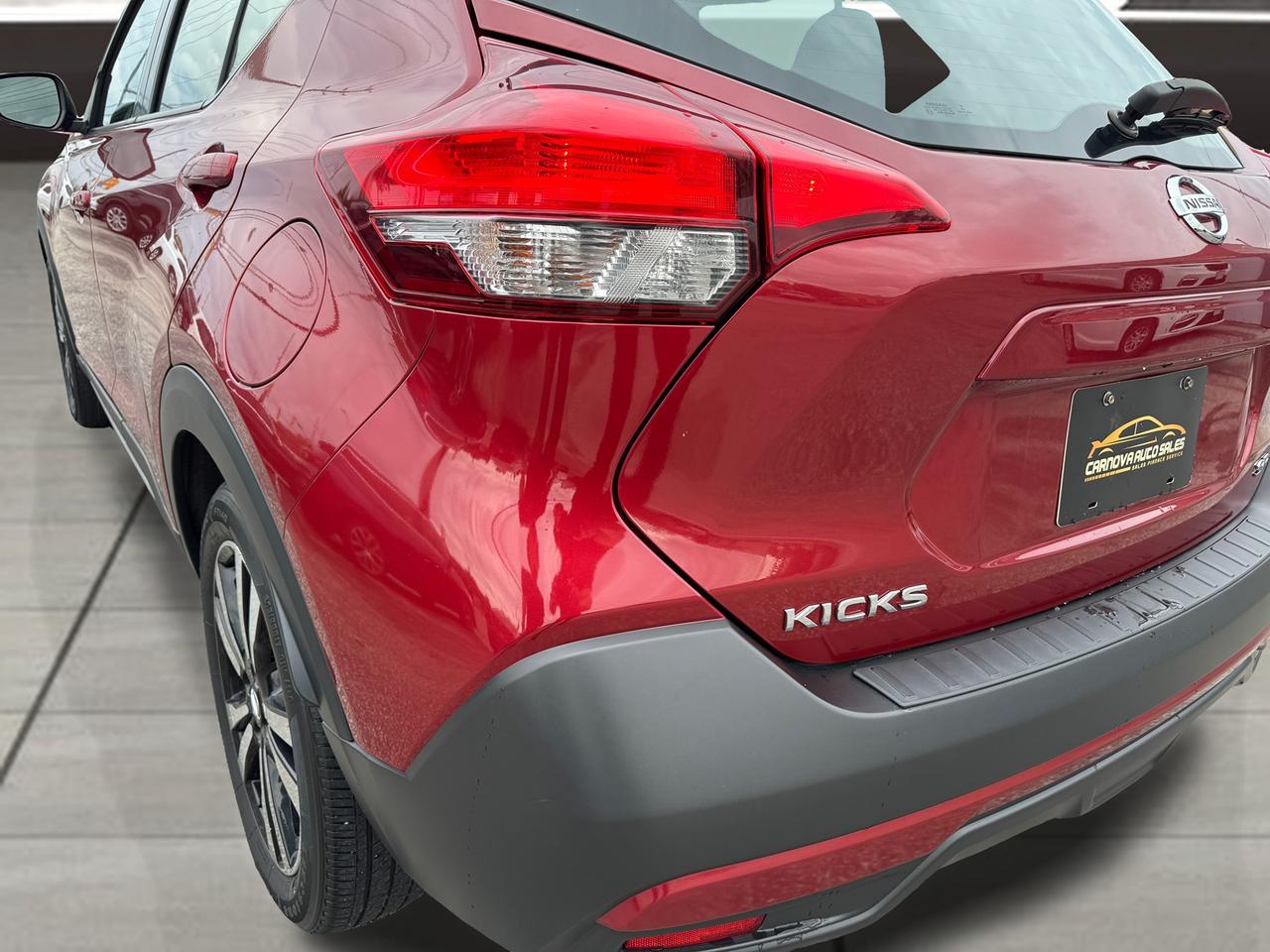 2019 Nissan Kicks SR+ONE OWNER+CLEAN CARFAX+LEATHER+360 Camera Photo
