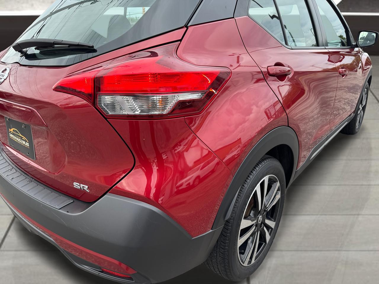 2019 Nissan Kicks SR+ONE OWNER+CLEAN CARFAX+LEATHER+360 Camera Photo