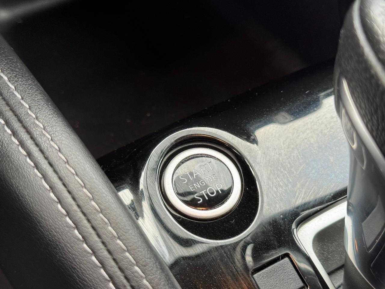 2019 Nissan Kicks SR+ONE OWNER+CLEAN CARFAX+LEATHER+360 Camera Photo