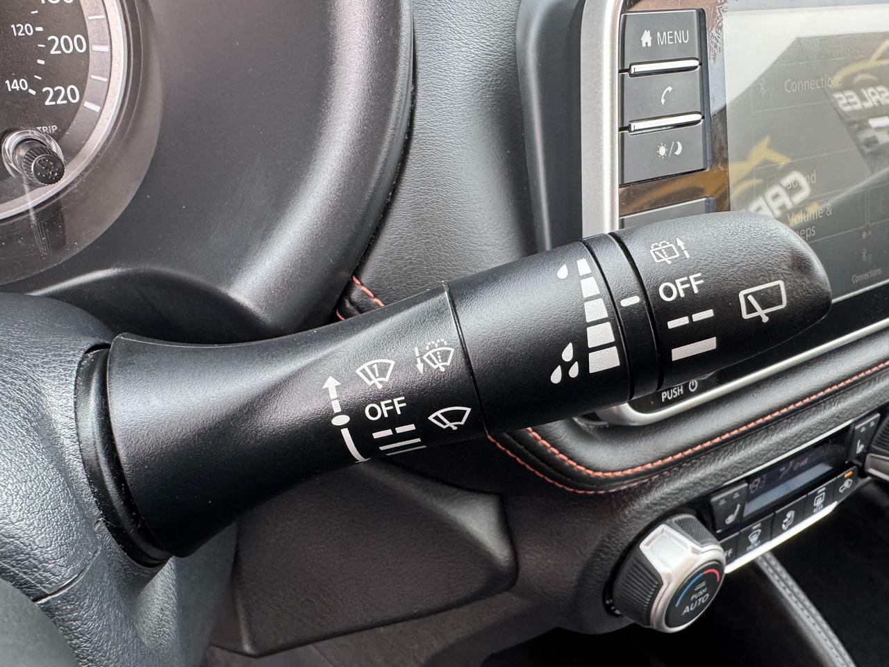 2019 Nissan Kicks SR+ONE OWNER+CLEAN CARFAX+LEATHER+360 Camera Photo