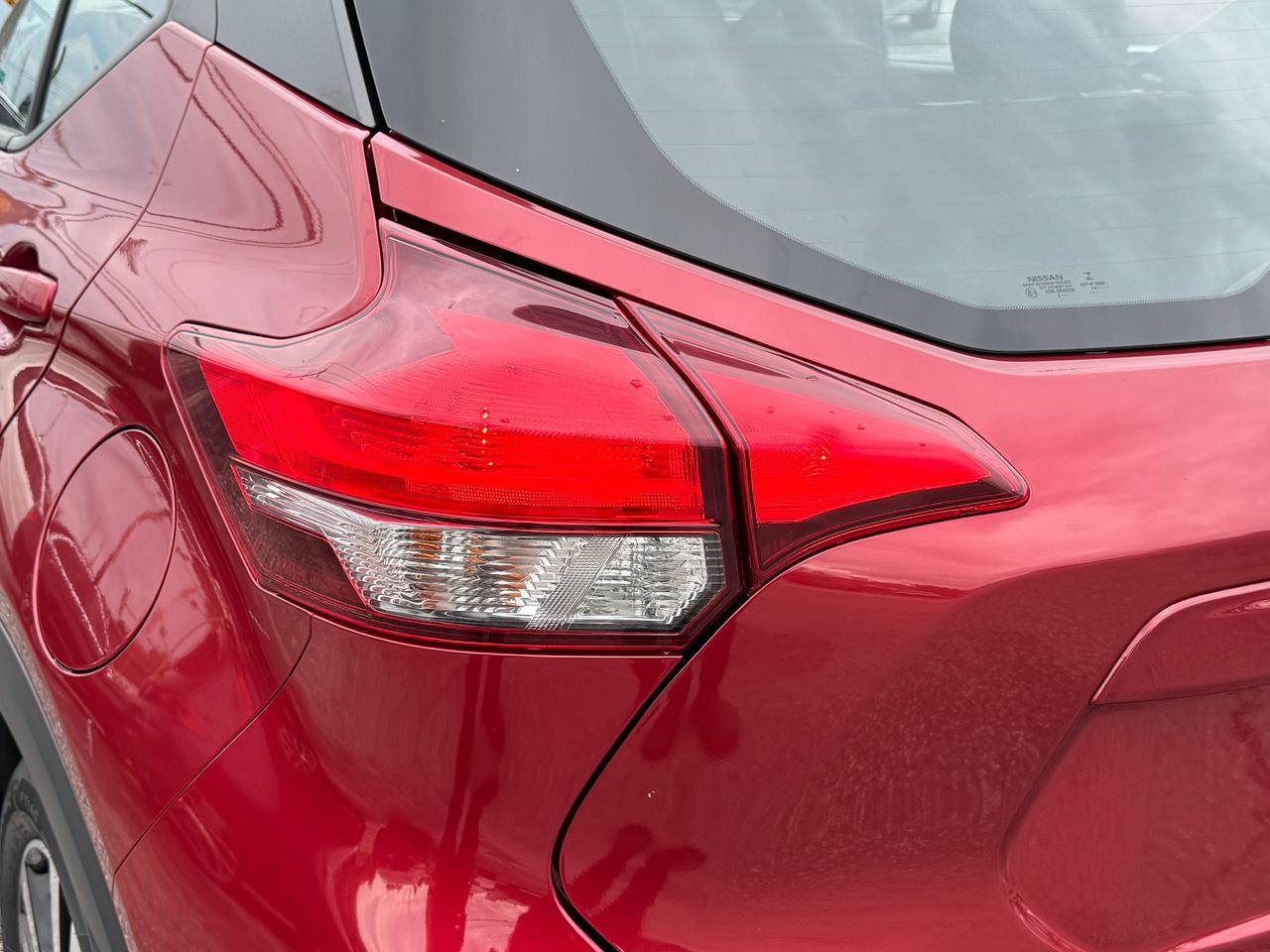 2019 Nissan Kicks SR+ONE OWNER+CLEAN CARFAX+LEATHER+360 Camera Photo