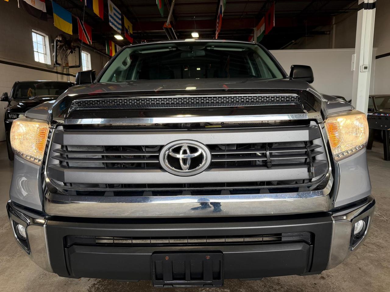 2015 Toyota Tundra 8FT BOX  5.7L V8 | BACK UP CAM| POWERED SEATS Photo1