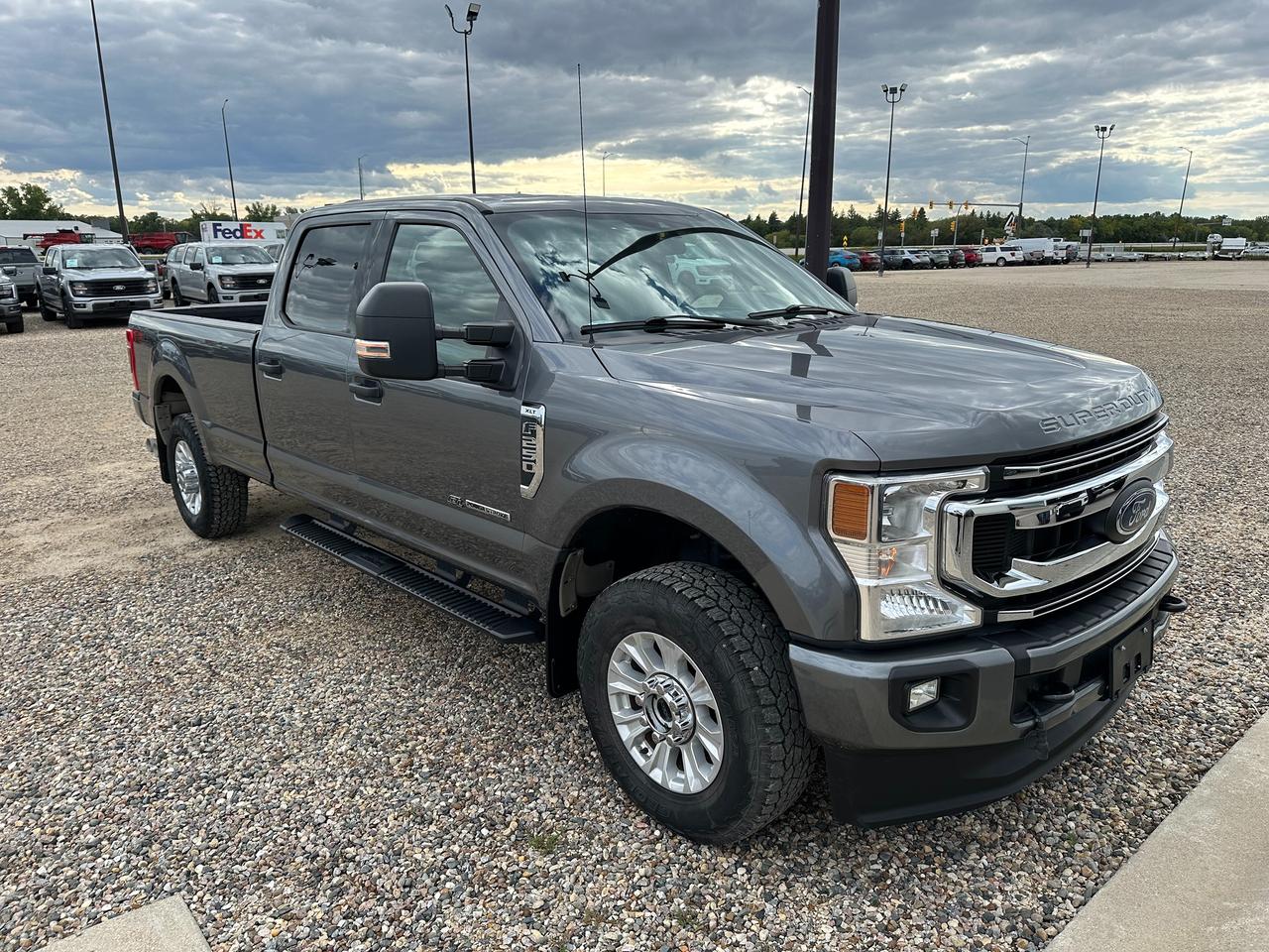2021 Ford SUPER DUTY F-250 SRW XLT Photo
