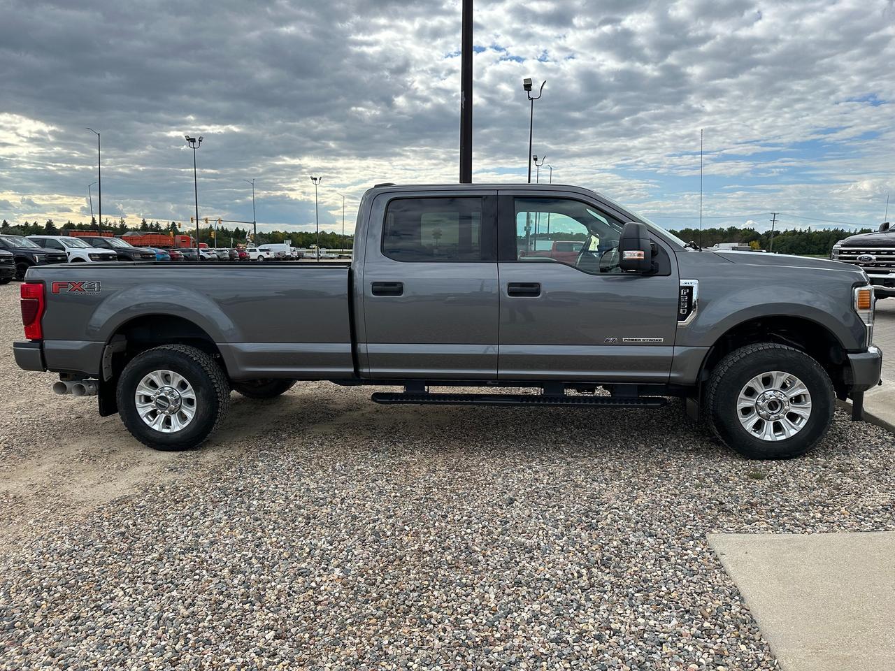 2021 Ford SUPER DUTY F-250 SRW XLT Photo