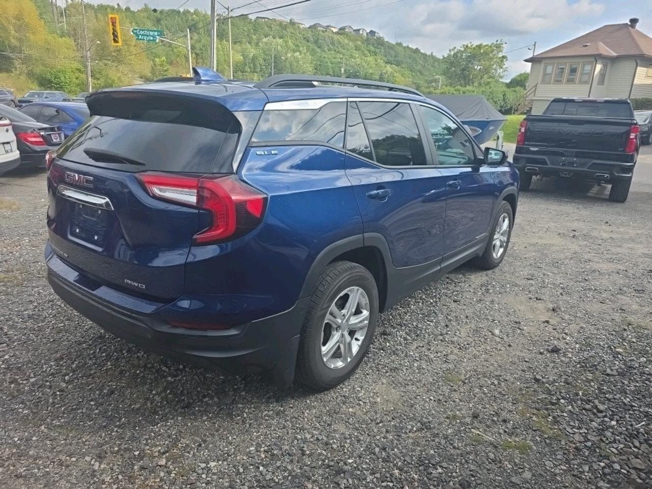 2022 GMC Terrain SLE AWD Photo4