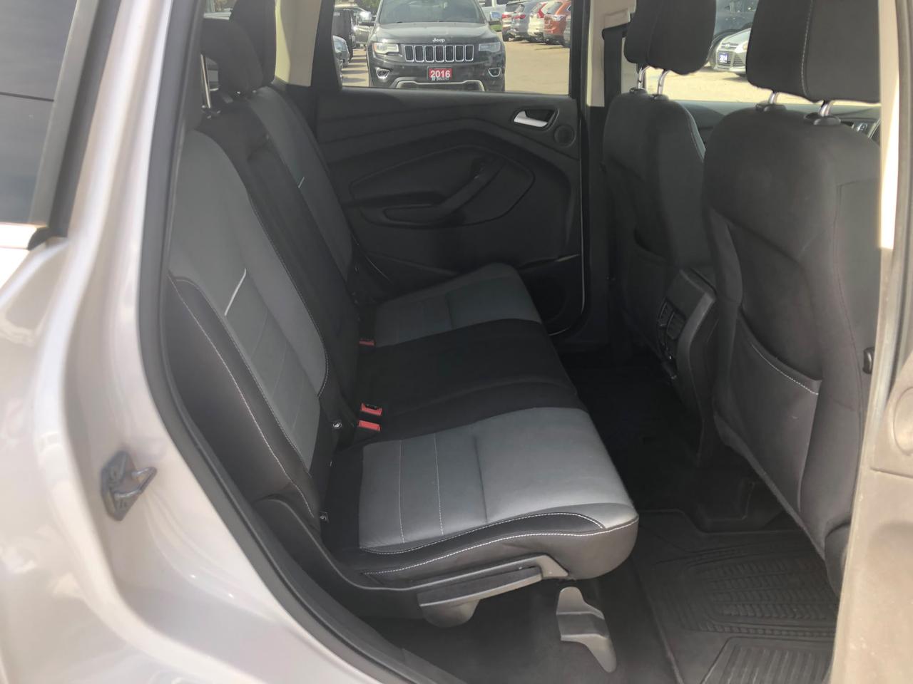2015 Ford Escape SE, CERTIFIED WITH 3 YRS WARRANTY INCLUDED Photo