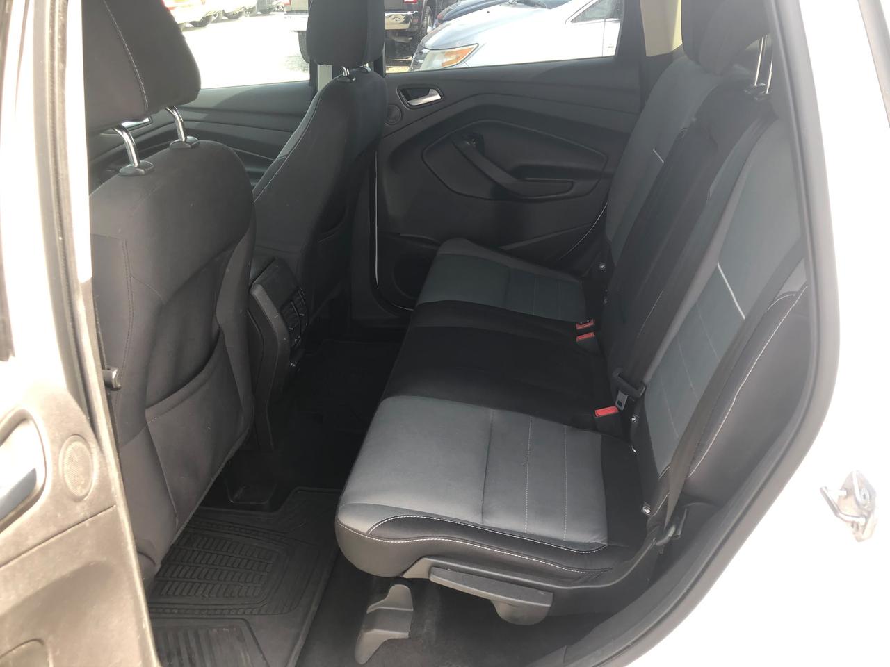 2015 Ford Escape SE, CERTIFIED WITH 3 YRS WARRANTY INCLUDED Photo