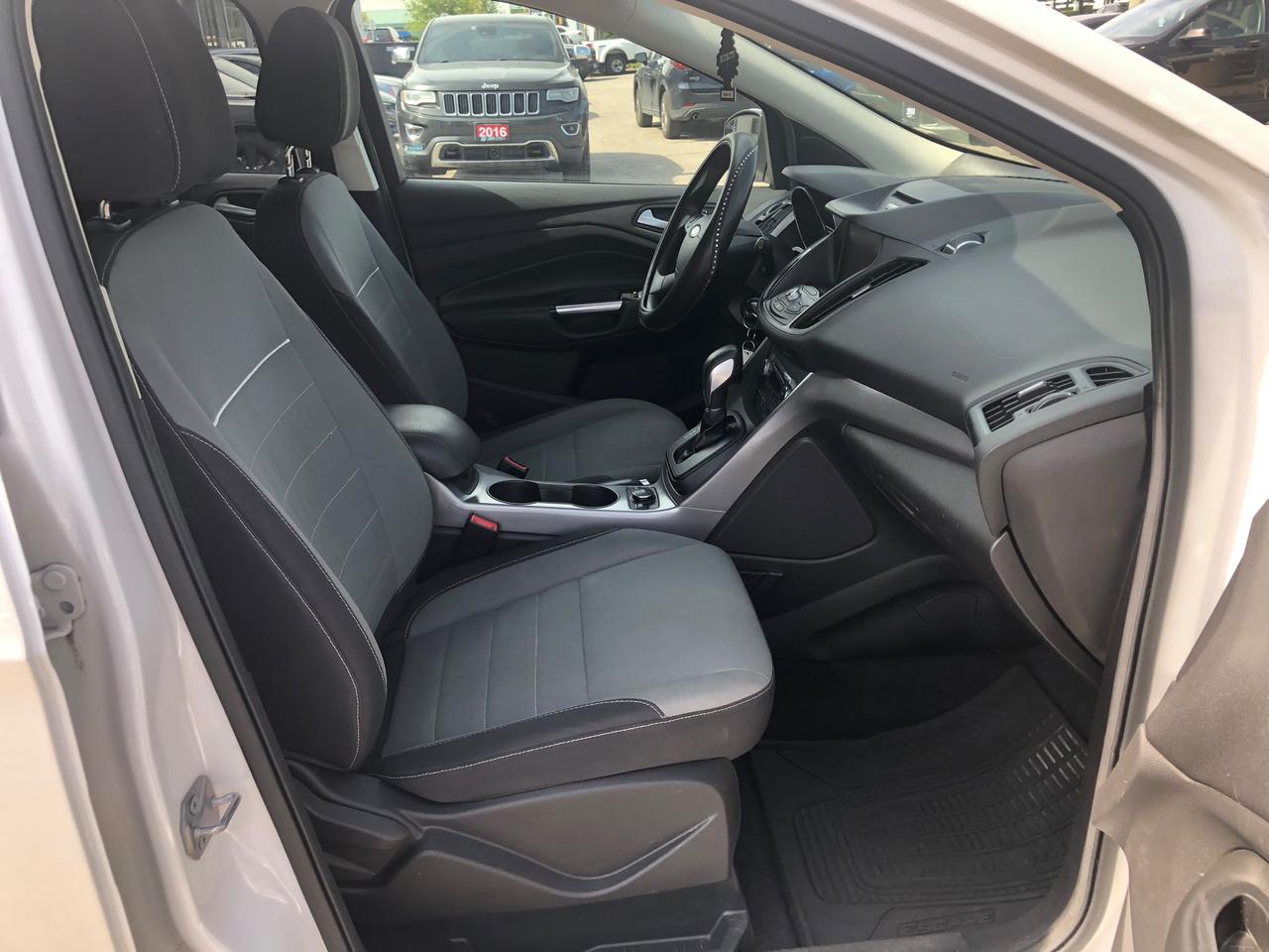 2015 Ford Escape SE, CERTIFIED WITH 3 YRS WARRANTY INCLUDED Photo