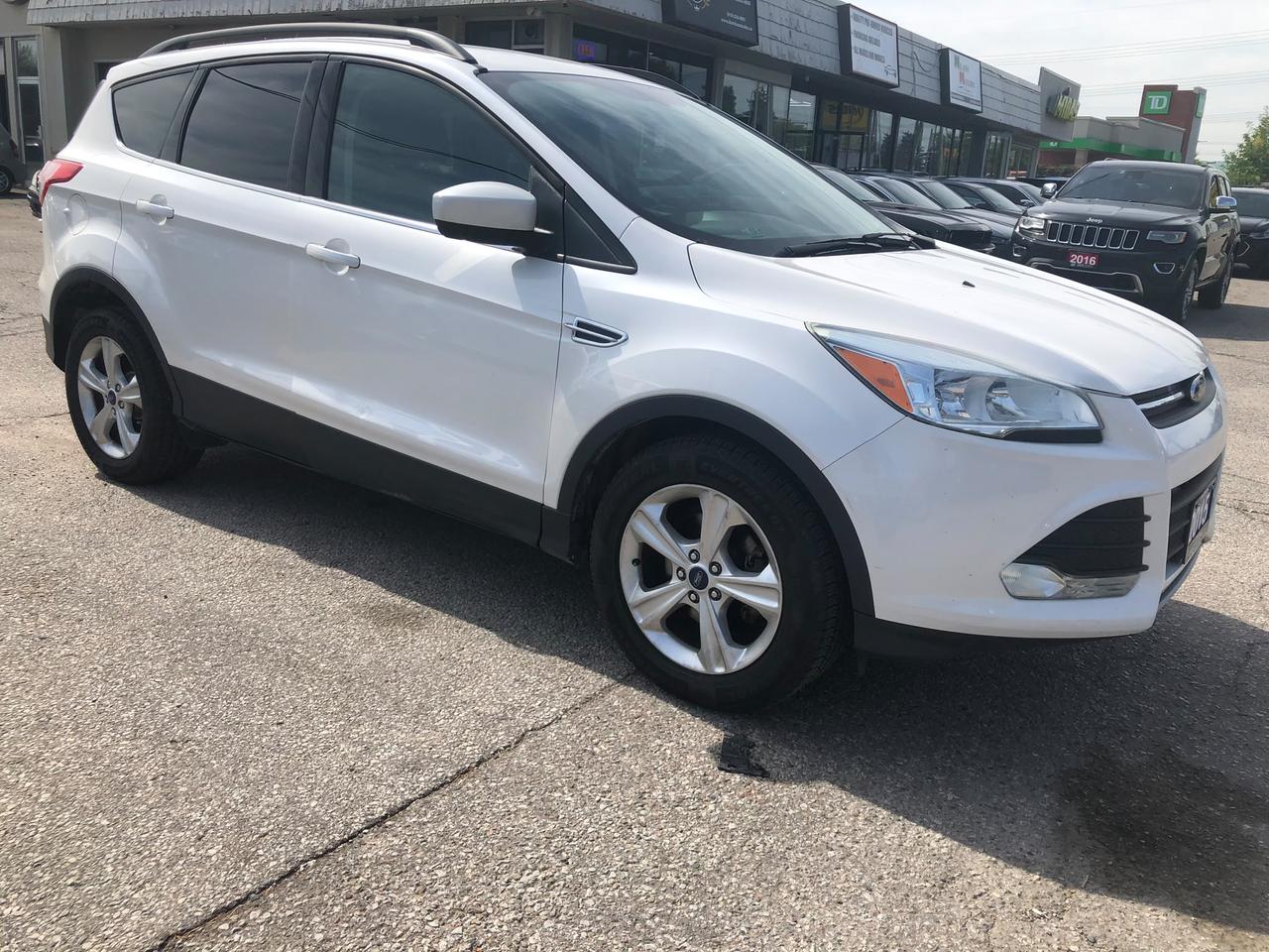 2015 Ford Escape SE, CERTIFIED WITH 3 YRS WARRANTY INCLUDED Photo