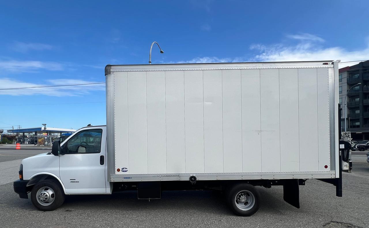 2023 Chevrolet Express Commercial Cutaway 4500 Van 177" Photo