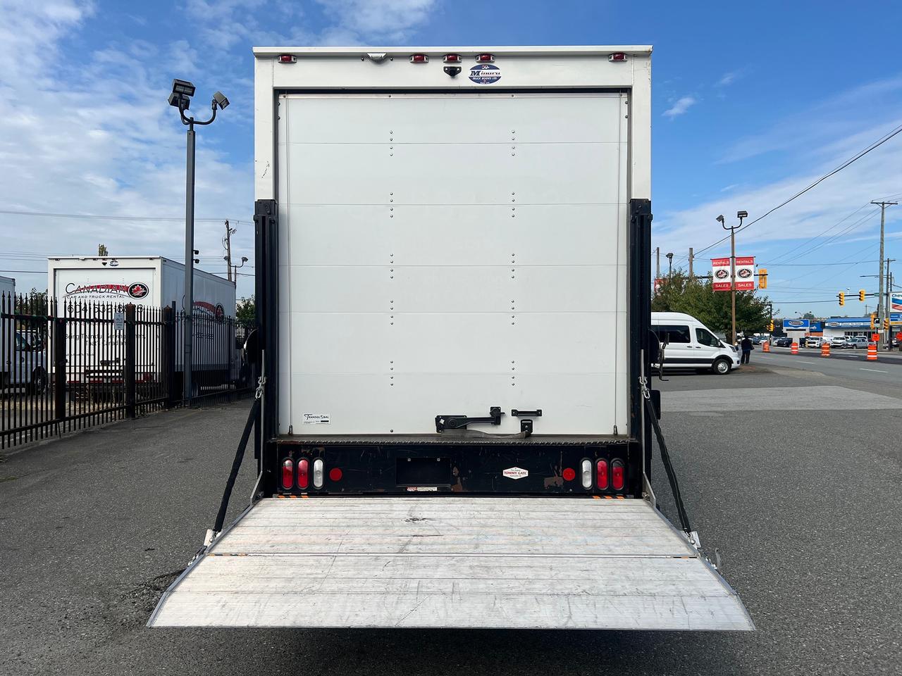 2023 Chevrolet Express Commercial Cutaway 4500 Van 177" Photo
