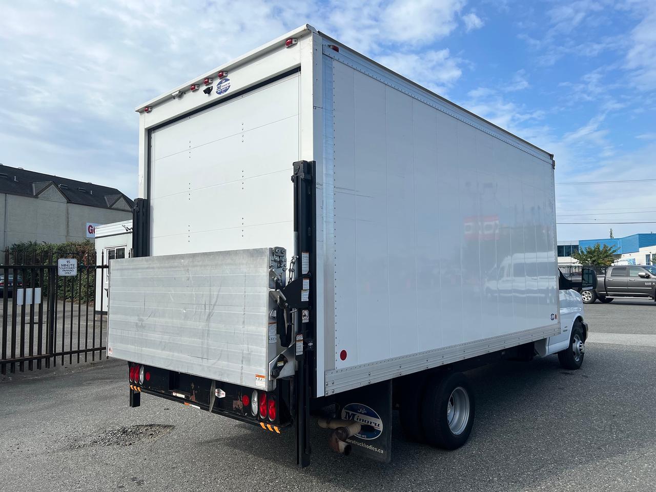 2023 Chevrolet Express Commercial Cutaway 4500 Van 177" Photo