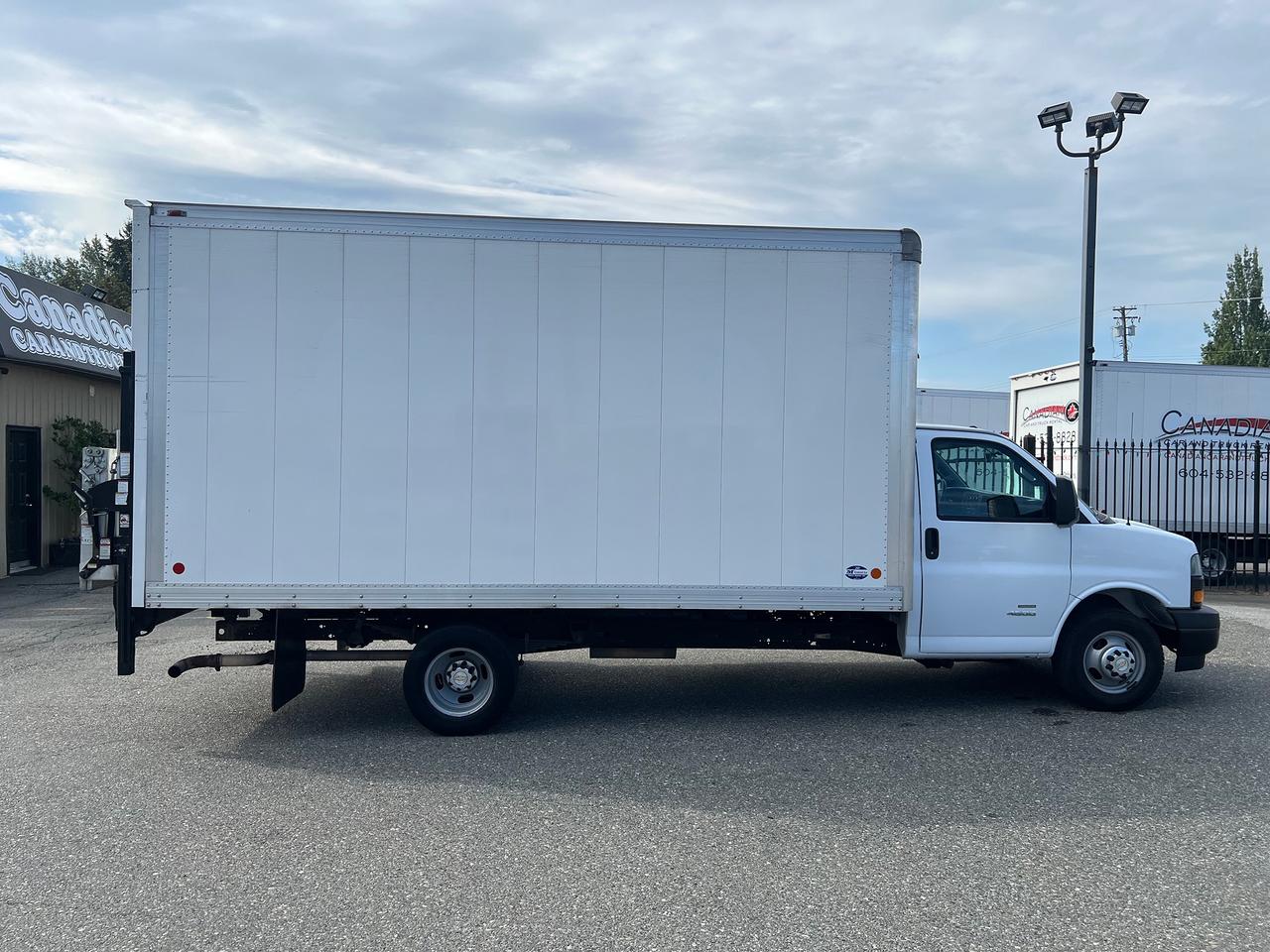 2023 Chevrolet Express Commercial Cutaway 4500 Van 177" Photo