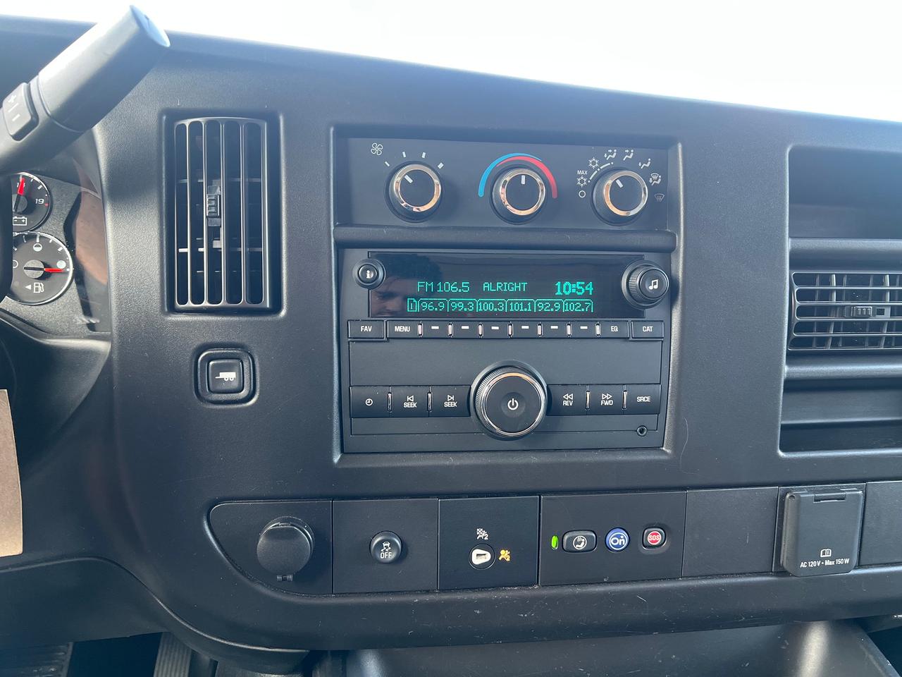 2023 Chevrolet Express Commercial Cutaway 4500 Van 177" Photo