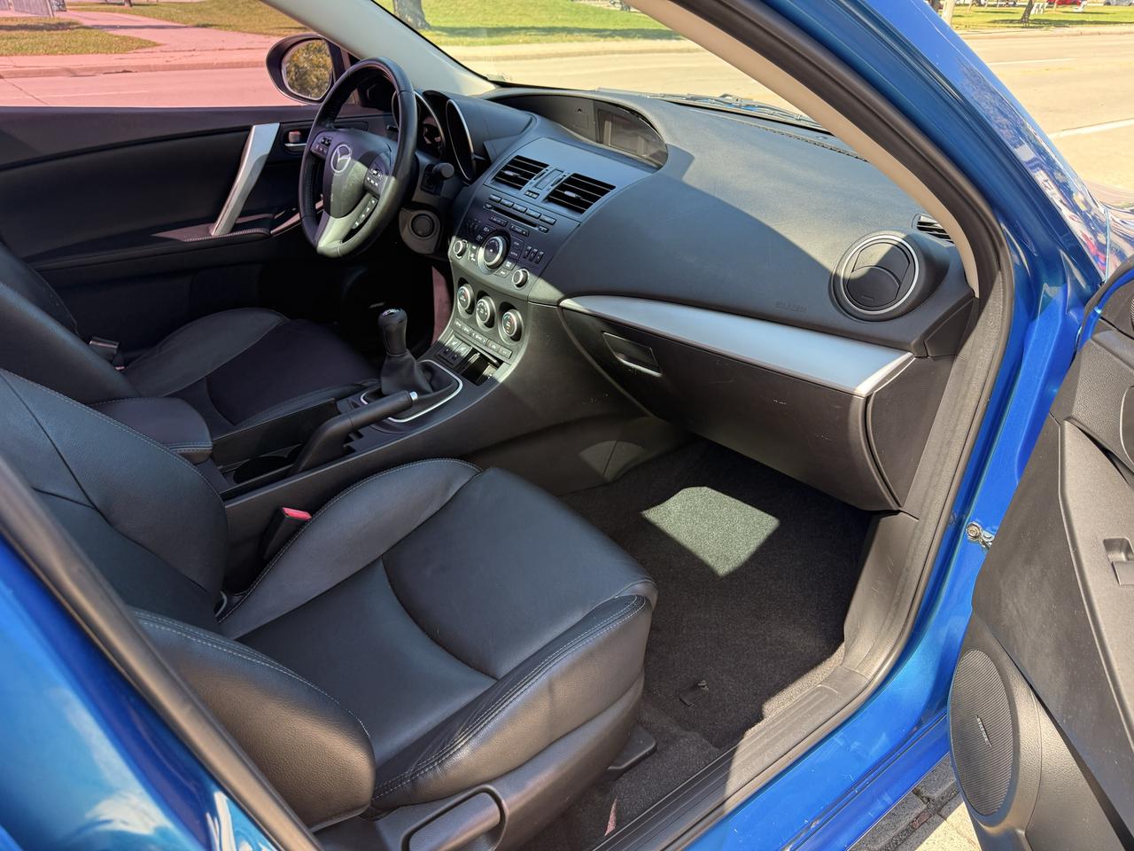 2012 Mazda MAZDA3 4dr Sdn Man GT Photo