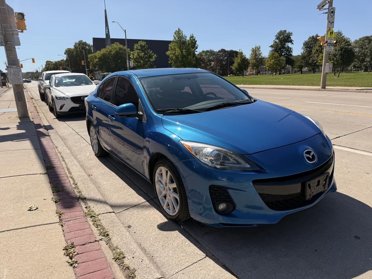 2012 Mazda MAZDA3 4dr Sdn Man GT Photo
