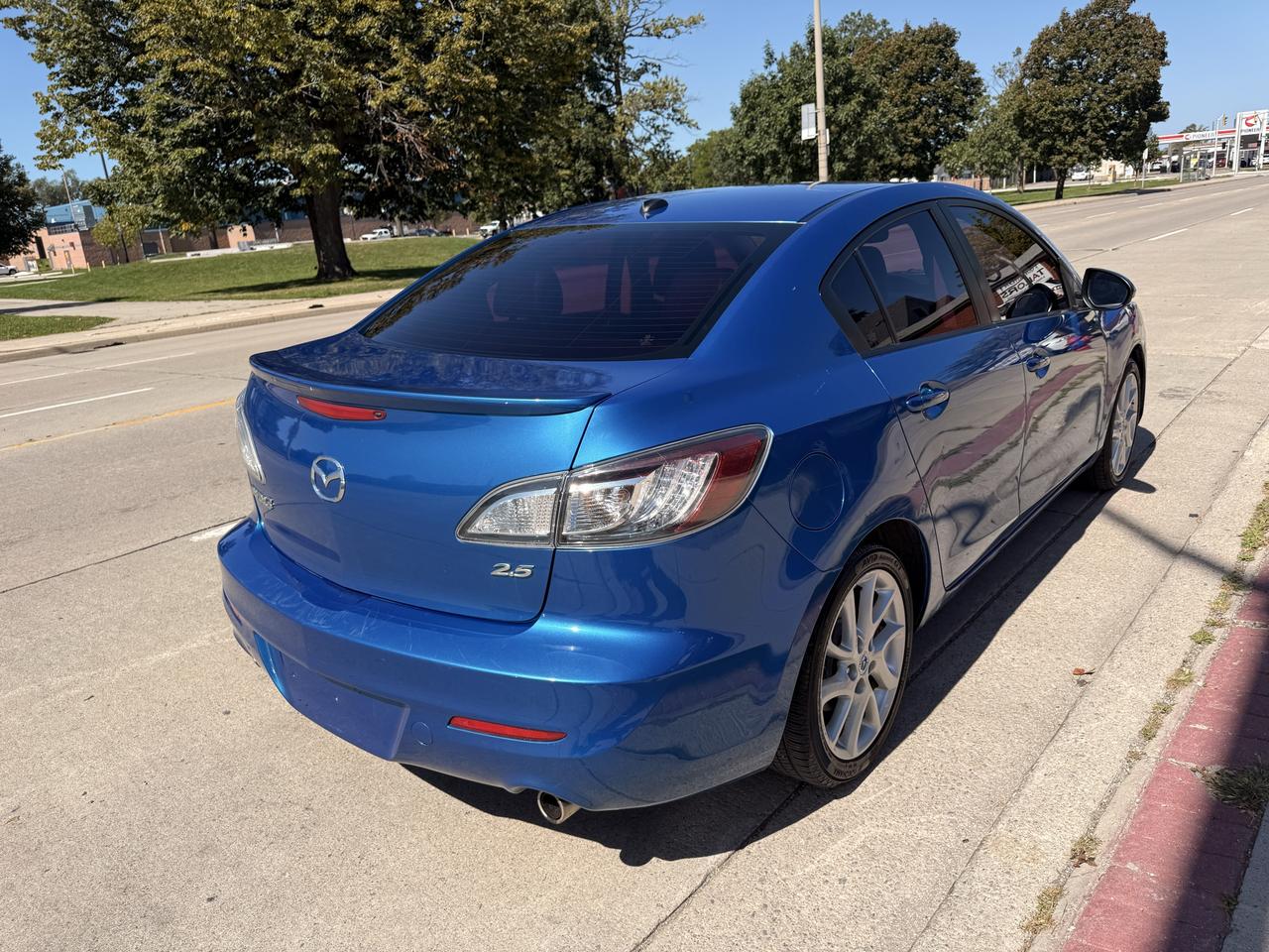 2012 Mazda MAZDA3 4dr Sdn Man GT Photo