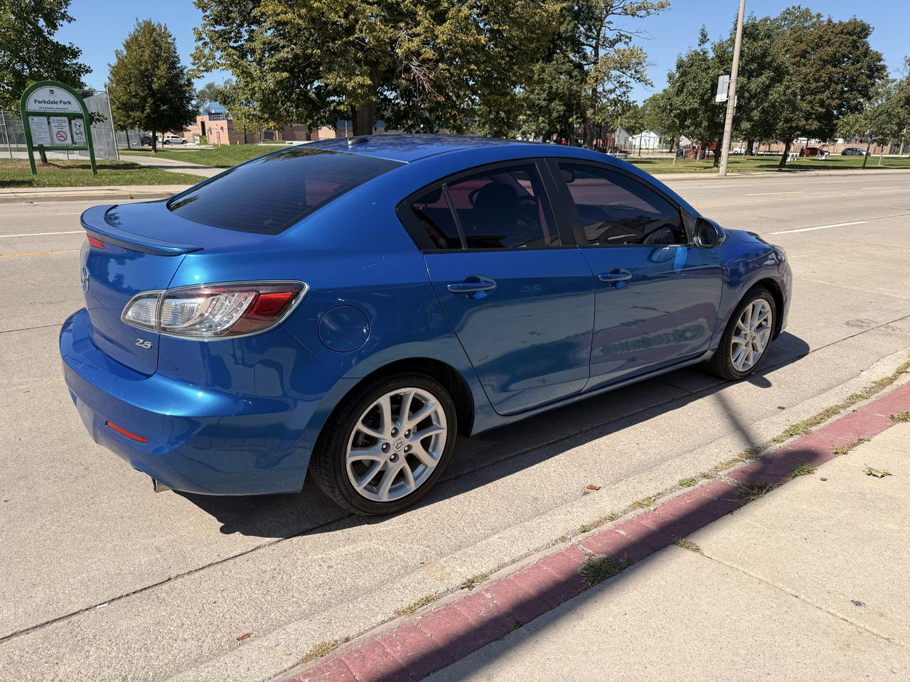 2012 Mazda MAZDA3 4dr Sdn Man GT Photo