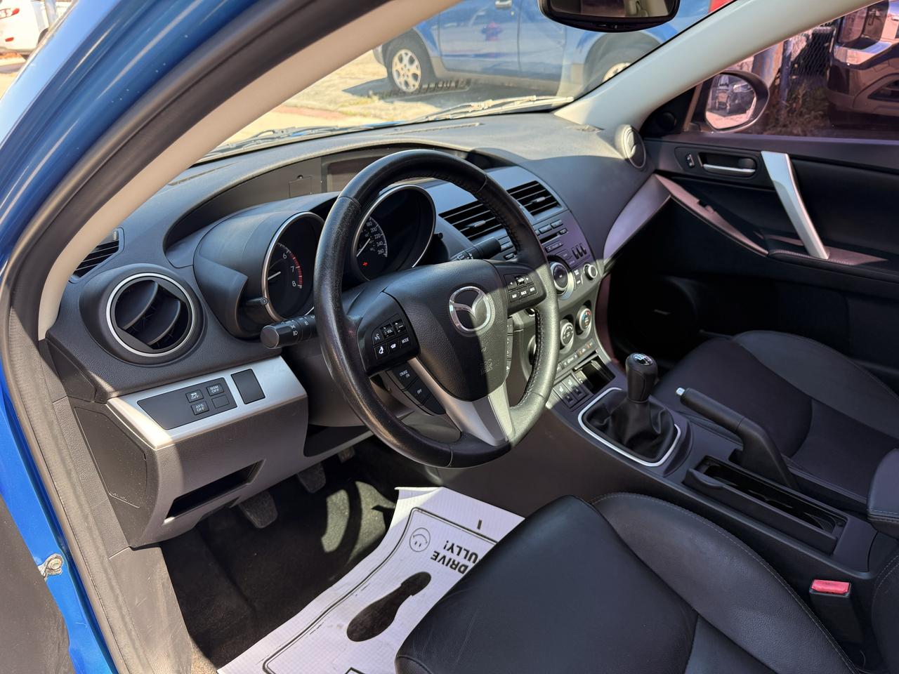 2012 Mazda MAZDA3 4dr Sdn Man GT Photo