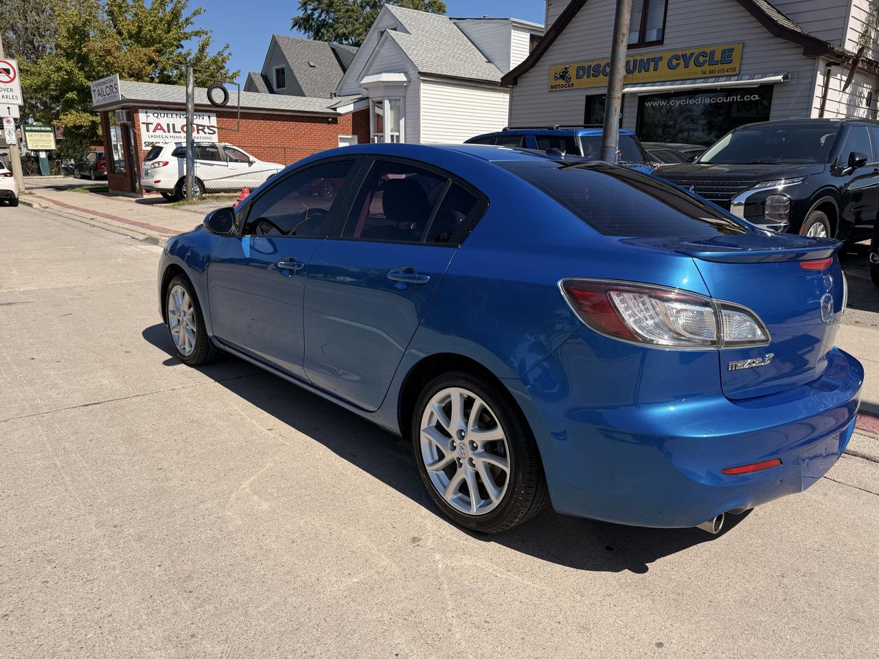 2012 Mazda MAZDA3 4dr Sdn Man GT Photo