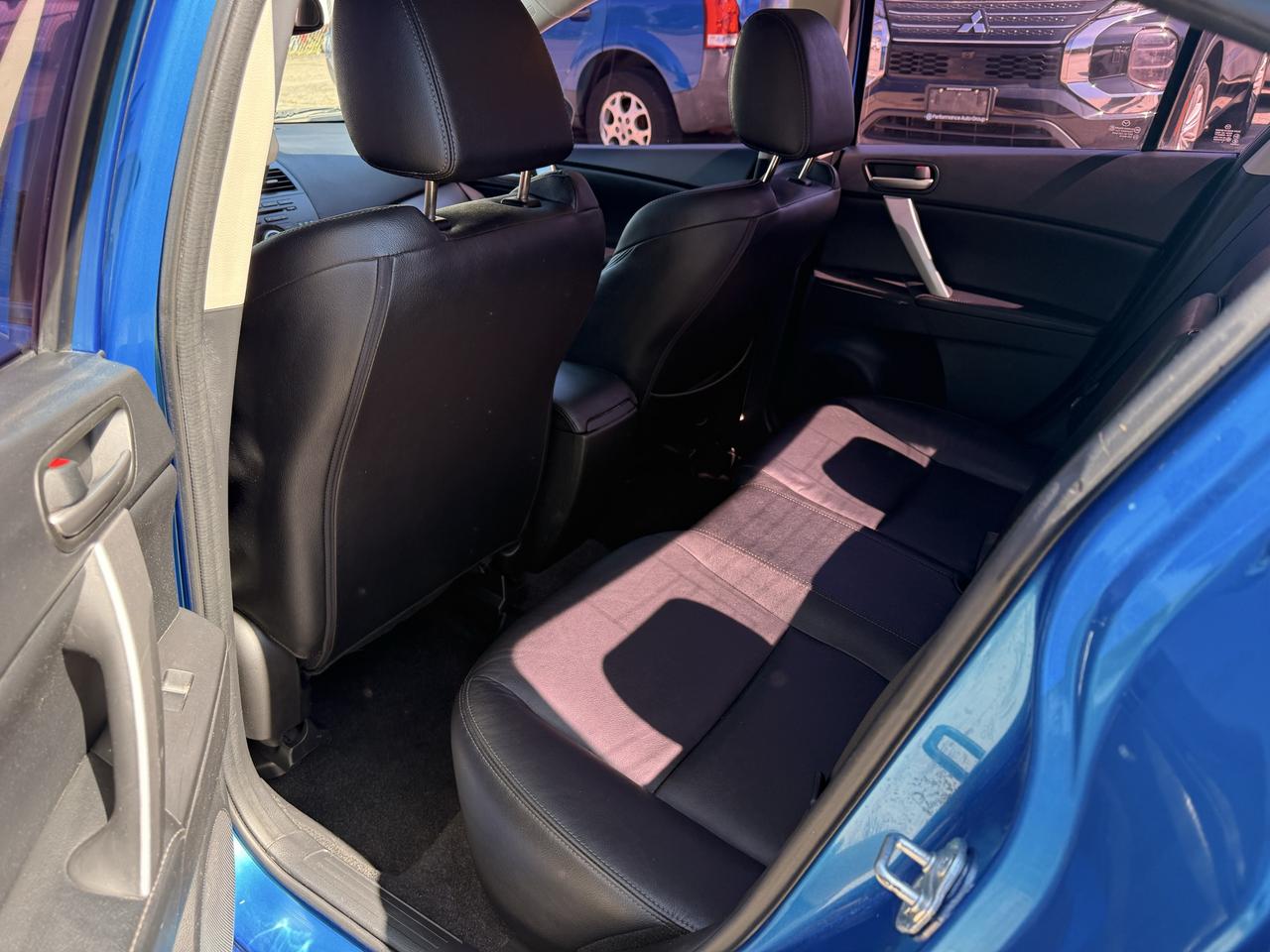 2012 Mazda MAZDA3 4dr Sdn Man GT Photo