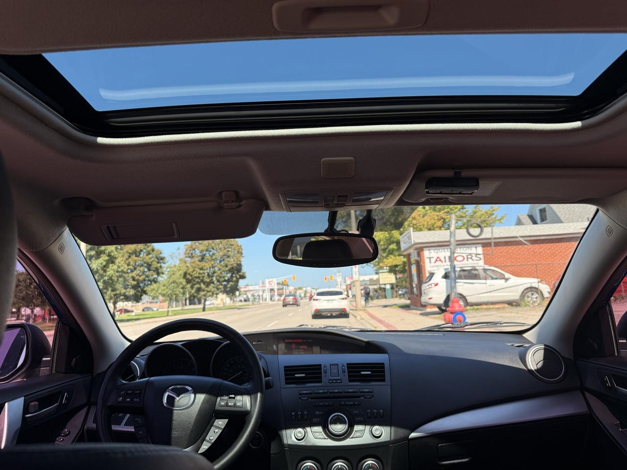 2012 Mazda MAZDA3 4dr Sdn Man GT Photo