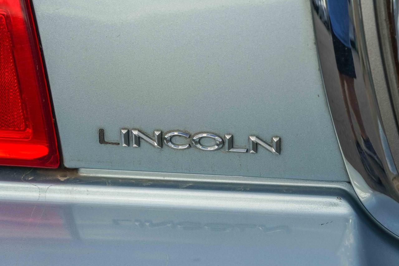 2009 Lincoln Town Car Signature Limited Photo