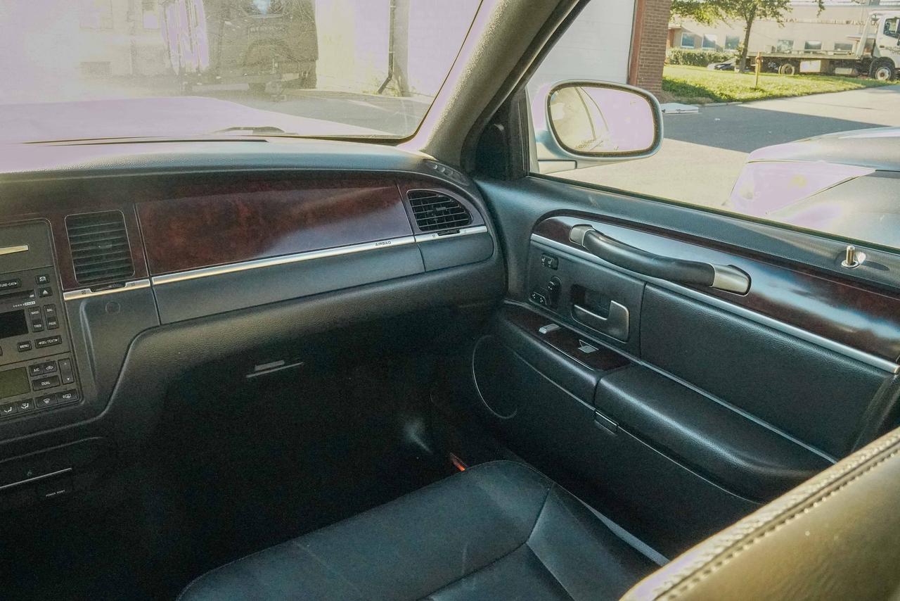 2009 Lincoln Town Car Signature Limited Photo
