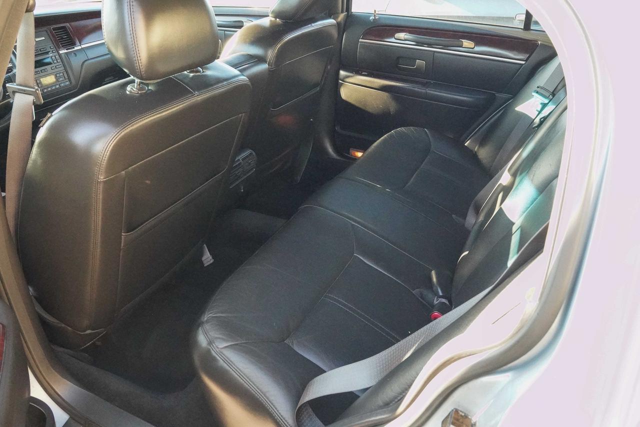 2009 Lincoln Town Car Signature Limited Photo