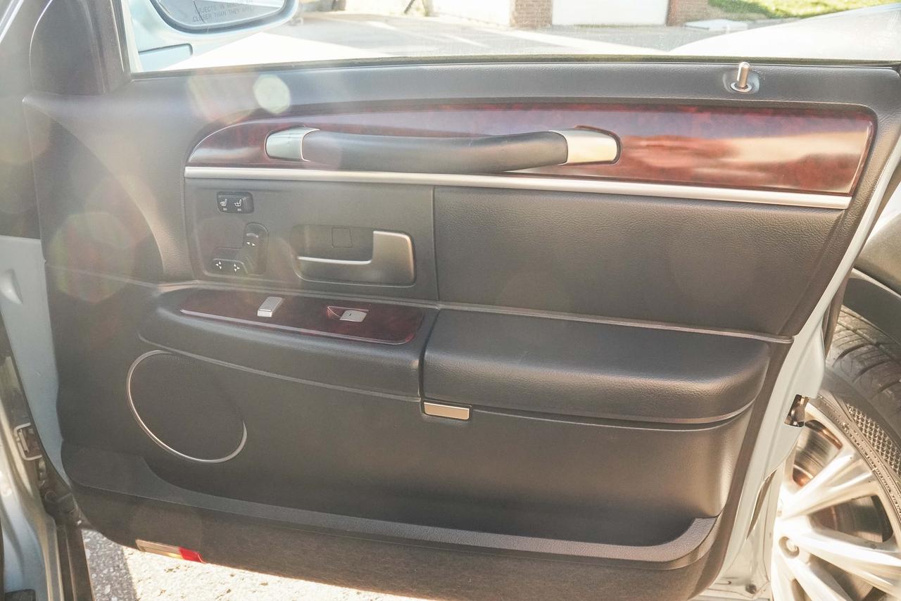 2009 Lincoln Town Car Signature Limited Photo