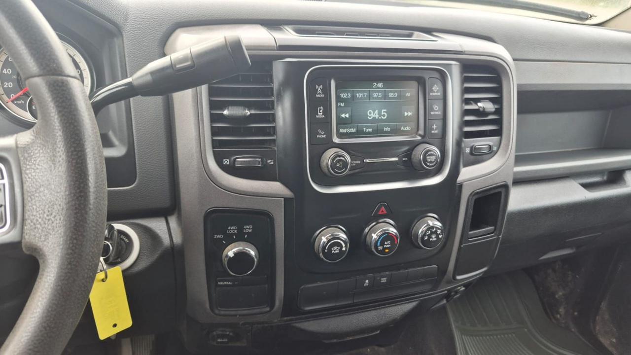 2016 RAM 1500 ST, TRANSMISSION SLIPPING, ENGINE RUNS GOOD, 4X4 Photo