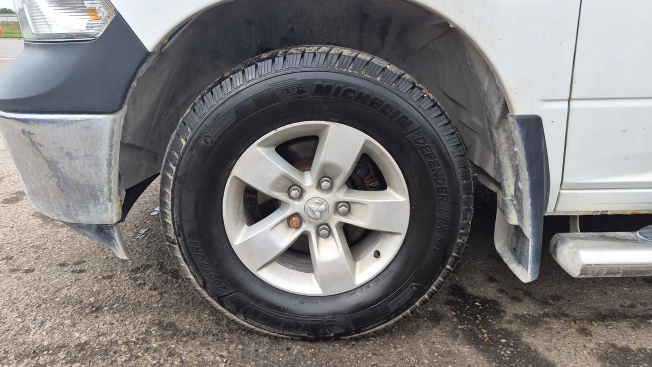 2016 RAM 1500 ST, TRANSMISSION SLIPPING, ENGINE RUNS GOOD, 4X4 Photo