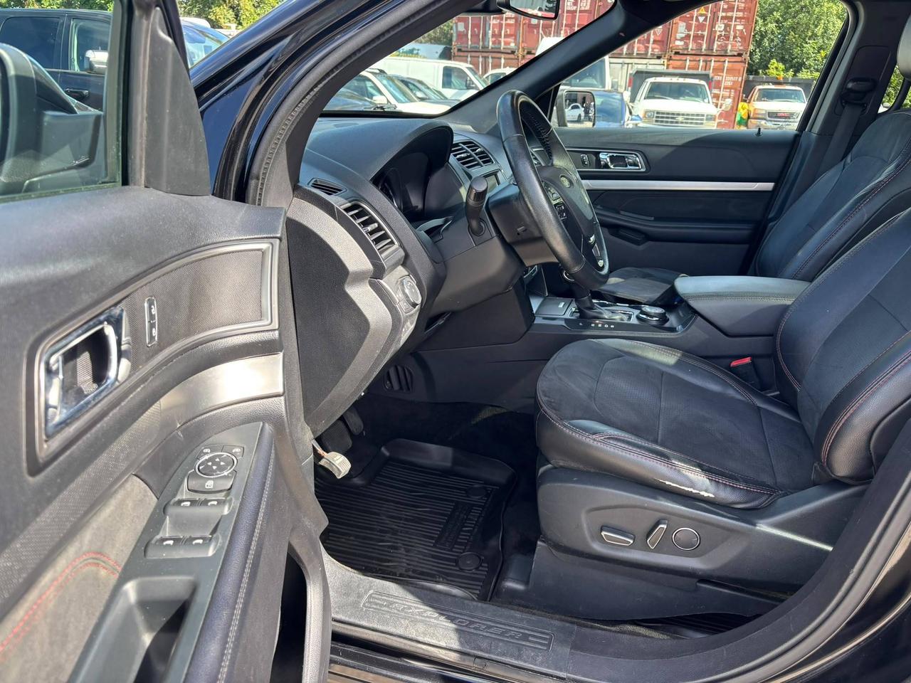 2018 Ford Explorer XLT 4WD Photo