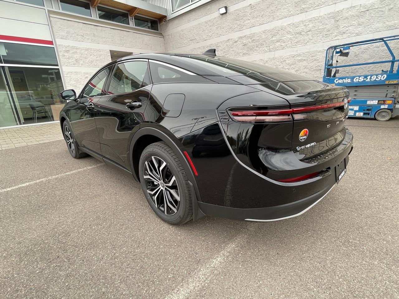 2026 Toyota Crown LIMITED Photo2