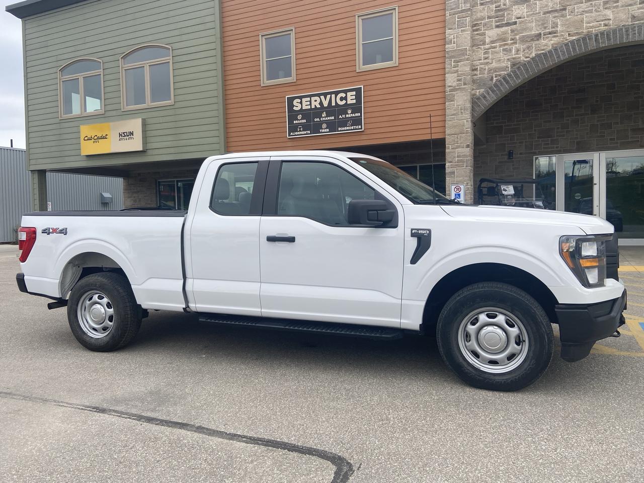 2023 Ford F-150 XL 4WD SUPERCAB 6.5' BOX Photo1