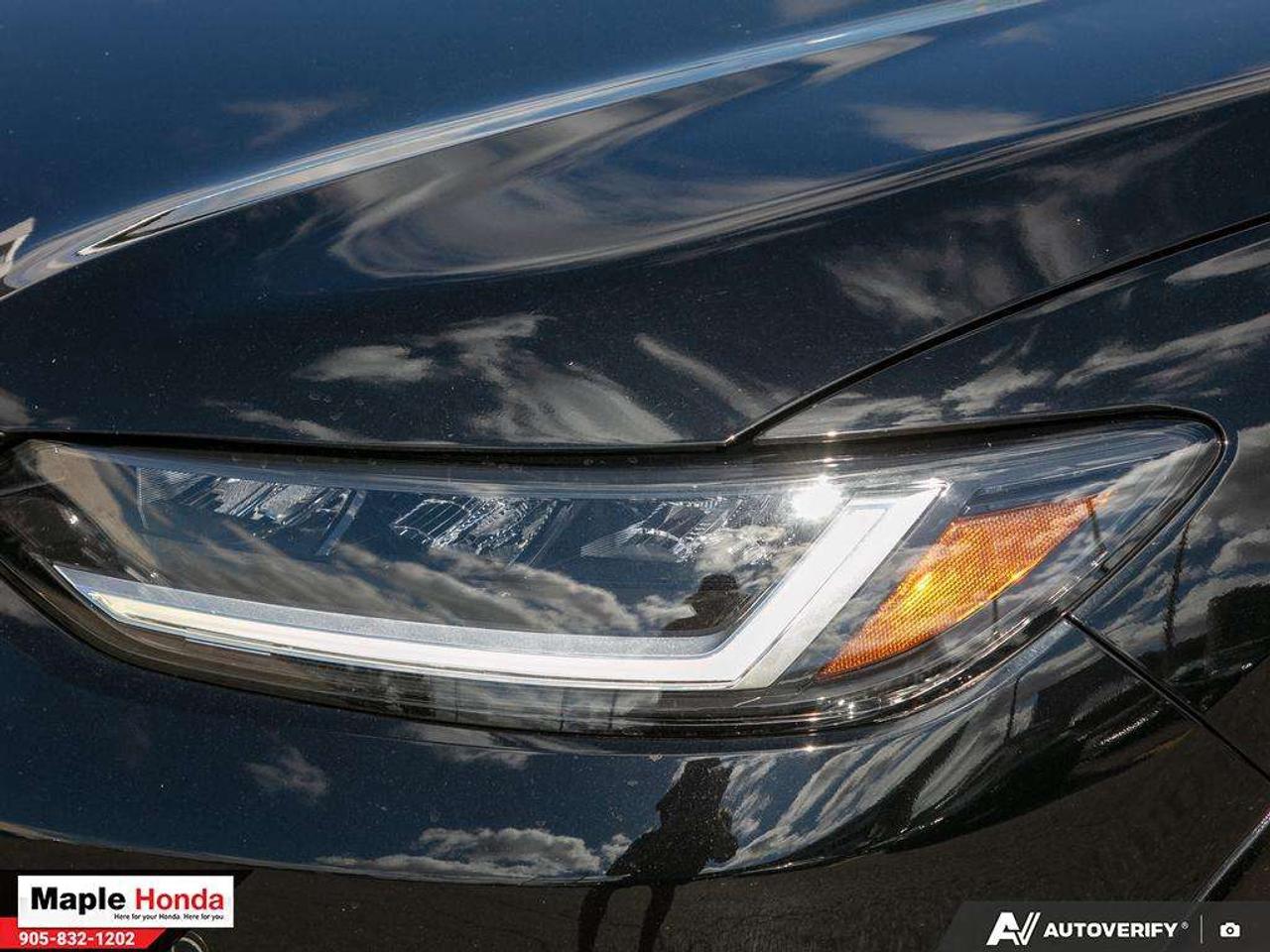 2024 Honda HR-V Leather| Sunroof | Carplay | Auto Start Photo