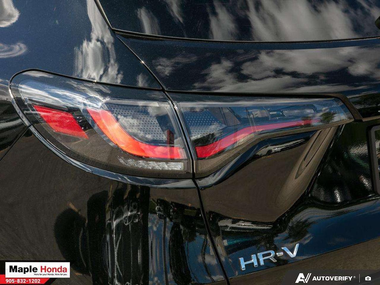2024 Honda HR-V Leather| Sunroof | Carplay | Auto Start Photo