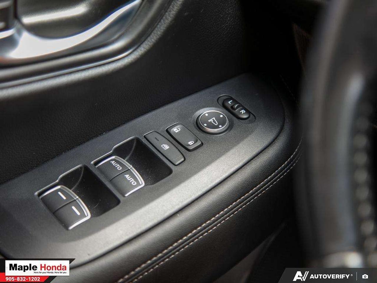 2024 Honda HR-V Leather| Sunroof | Carplay | Auto Start Photo