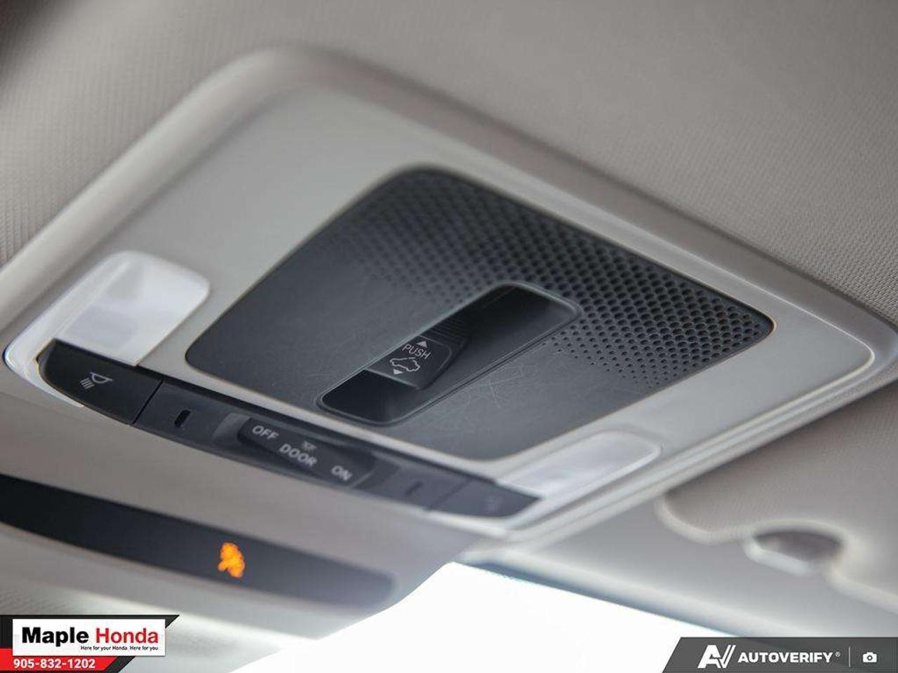 2024 Honda HR-V Leather| Sunroof | Carplay | Auto Start Photo