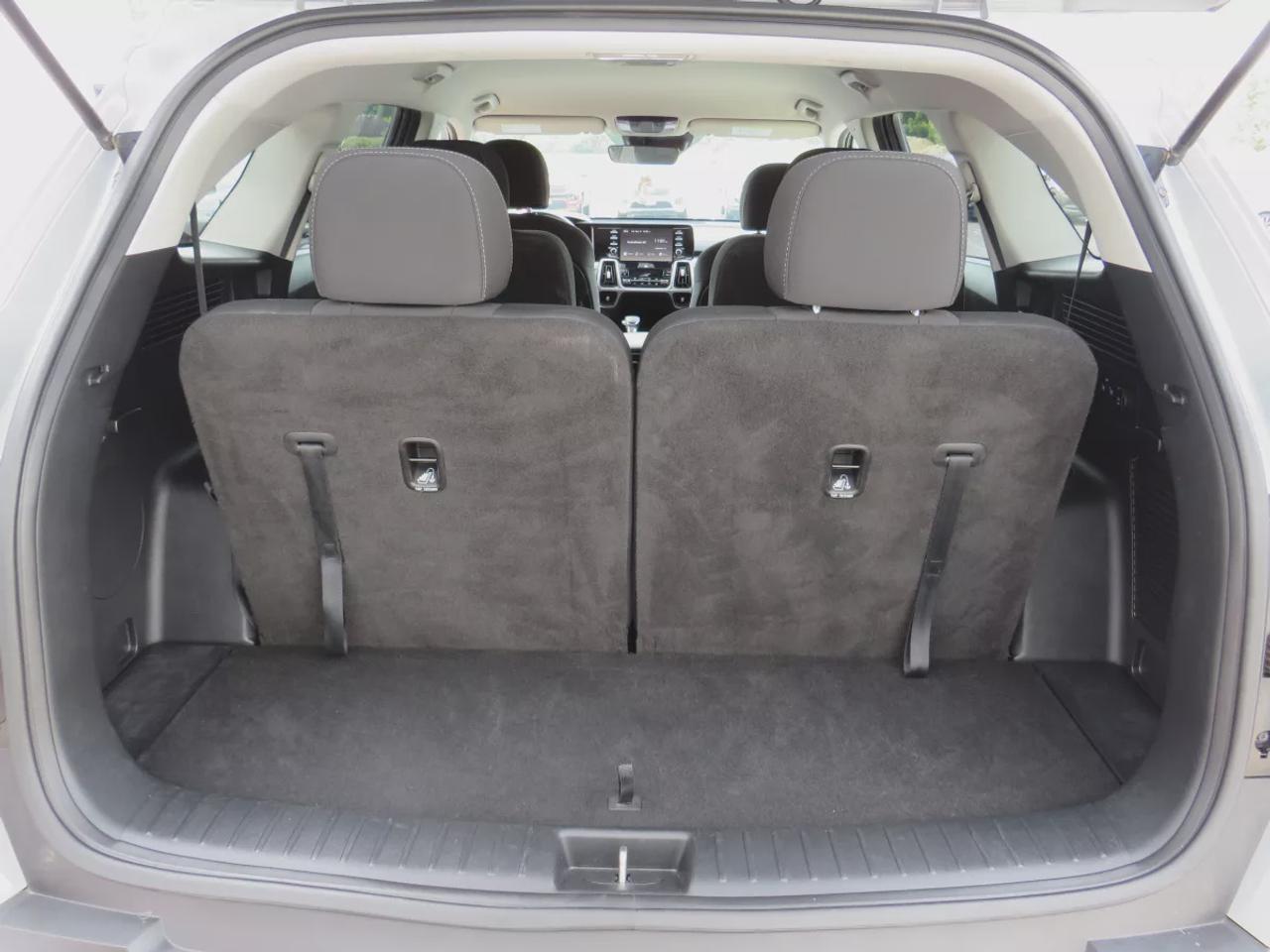 2023 Kia Sorento X-Line | AWD | Automatic | 6-Passenger | Alloy Wheels | Heated Seats | Heated Steering Wheel | Power Driver Seat | Dual-Zone Climate Control | Touchscreen Display | Android Auto & Apple CarPlay | Bluetooth | Wireless Phone Charging | Back-Up Camera | Blin Photo