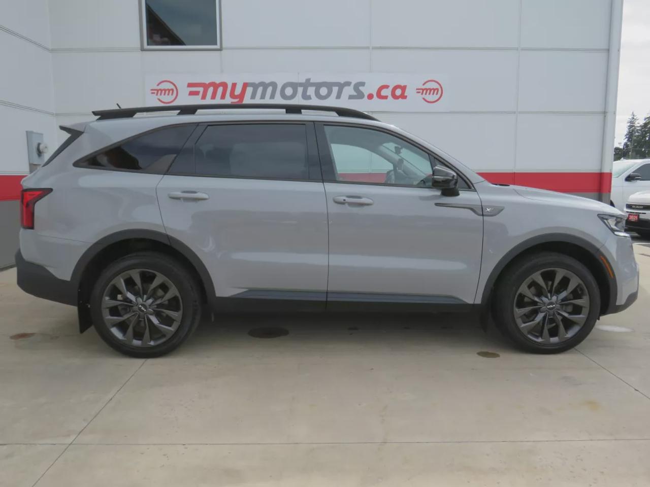 2023 Kia Sorento X-Line | AWD | Automatic | 6-Passenger | Alloy Wheels | Heated Seats | Heated Steering Wheel | Power Driver Seat | Dual-Zone Climate Control | Touchscreen Display | Android Auto & Apple CarPlay | Bluetooth | Wireless Phone Charging | Back-Up Camera | Blin Photo