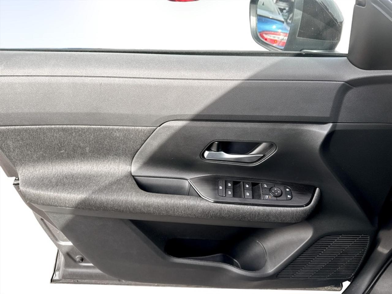 2026 Nissan Kicks SV  **CLEAN CARFAX** Photo