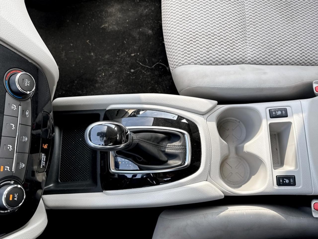 2023 Nissan Qashqai S  **APPLE CP - HTD SEATS** Photo