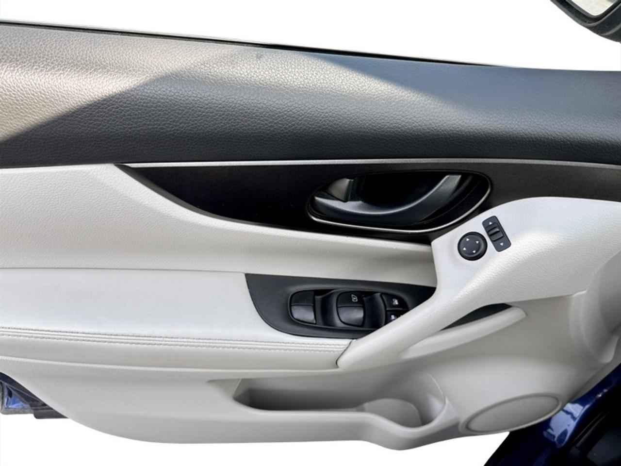 2023 Nissan Qashqai S  **APPLE CP - HTD SEATS** Photo
