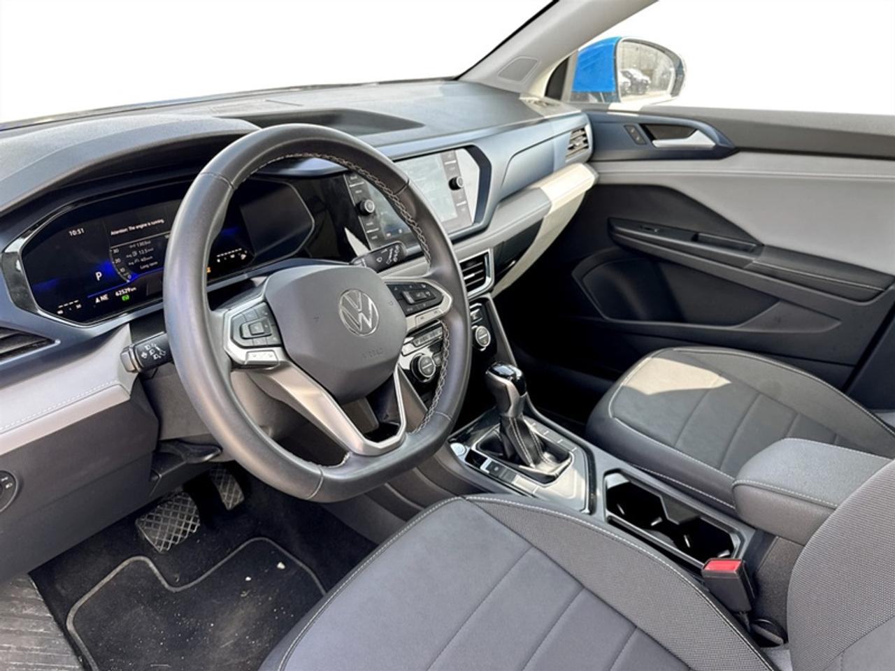 2024 Volkswagen Taos Comfortline w/Sunroof Pkg  *CLEAN CARFAX* Photo