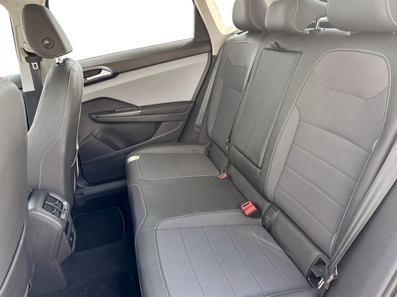 2024 Volkswagen Taos Comfortline w/Sunroof Pkg  *CLEAN CARFAX* Photo